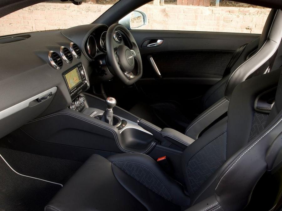 Интерьер Audi TT RS Plus Coupe (8J) 2012 года  (UK) (фото 6 из 8)